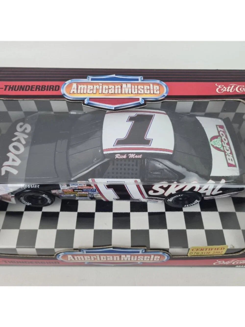ERTL American Muscle Nascar Car Skoal White #1 Rick Mast 1:18 DieCast D72